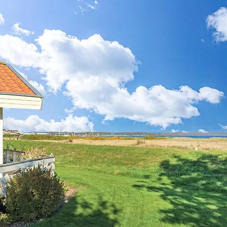 Дом отдыха 4 Bedroom Front In
